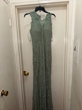 Elegant Sage Lace Prom Dress - Sleeveless Floor-Length